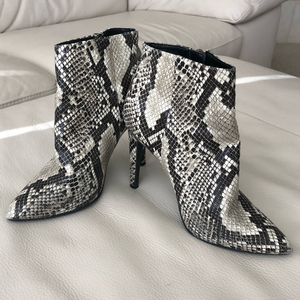 Nordstrom BP Snake Print Ankle Boots Size 6,5